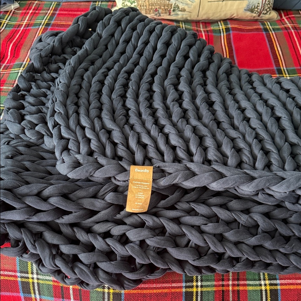 Bearaby Cotton Napper Blanket 20lbs. Midnight blue 45’’x 72’’. No signs of wear
